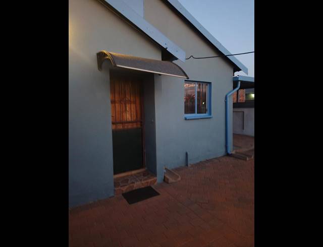 3 BEDROOM HOUSE FOR SALE IN MAHUBE VALLEY